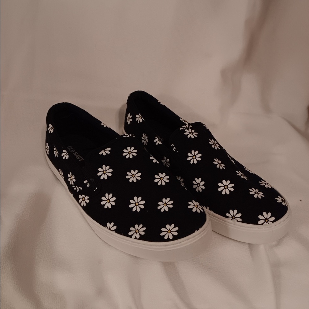 Old Navy daisy slip on shoe
